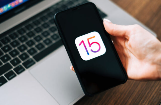 苹果态度全面反转：不想升级iOS15？那就断更iOS 14